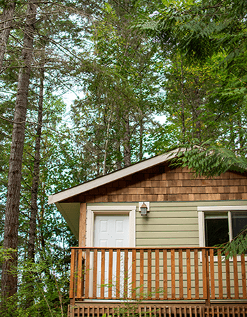 Cozy Cabin Accommodation in Halfmoon Bay BC